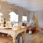 Old Town Stay, Sleeps 4, The Nest Apartment