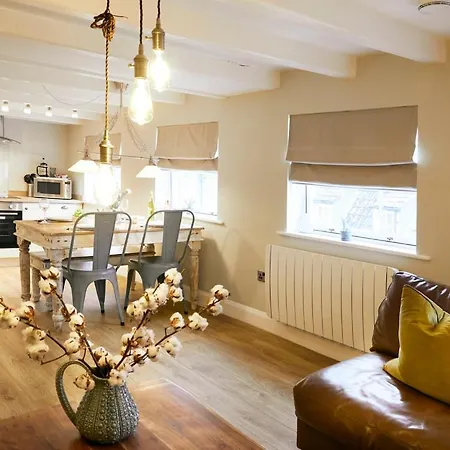 Old Town Stay, Sleeps 4, The Nest Lejlighed *