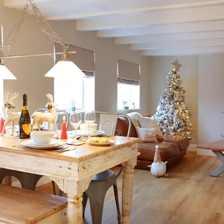 Old Town Stay, Sleeps 4, The Nest Lejlighed