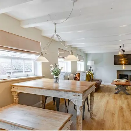 Old Town Stay, Sleeps 4, The Nest *