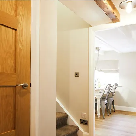 Old Town Stay, Sleeps 4, The Nest
