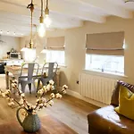 Old Town Stay, Sleeps 4, The Nest Appartamento *