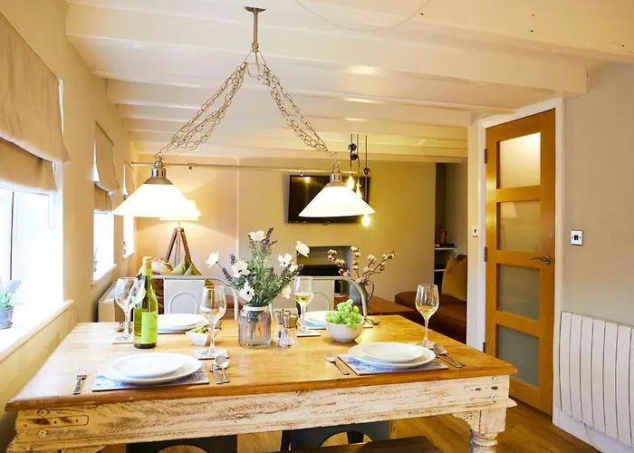 아파트 Glasswing The Nest