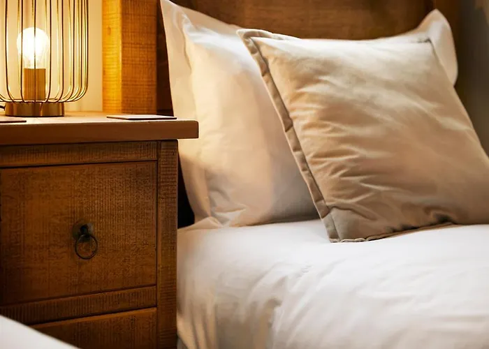 Glasswing The Nest 아파트 휫비