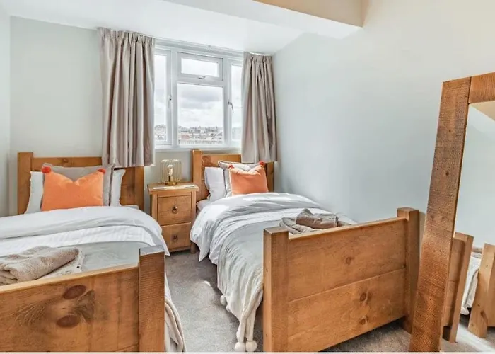 Glasswing The Nest 아파트 휫비